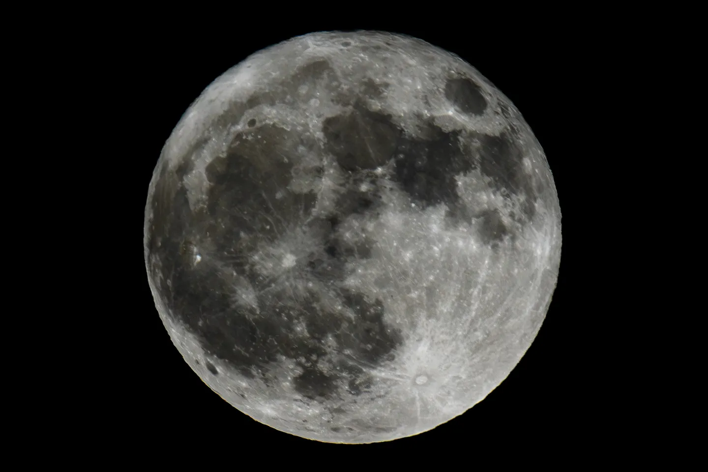 A Strawberry Moon, the first full moon of summer. At over 405,000 km away, it's a micromoon, captured near apogee, its farthest point from Earth.