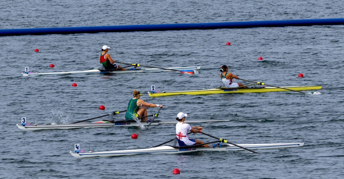 Single scullers passing the final buoy lines at Vaires-sur-Marne.