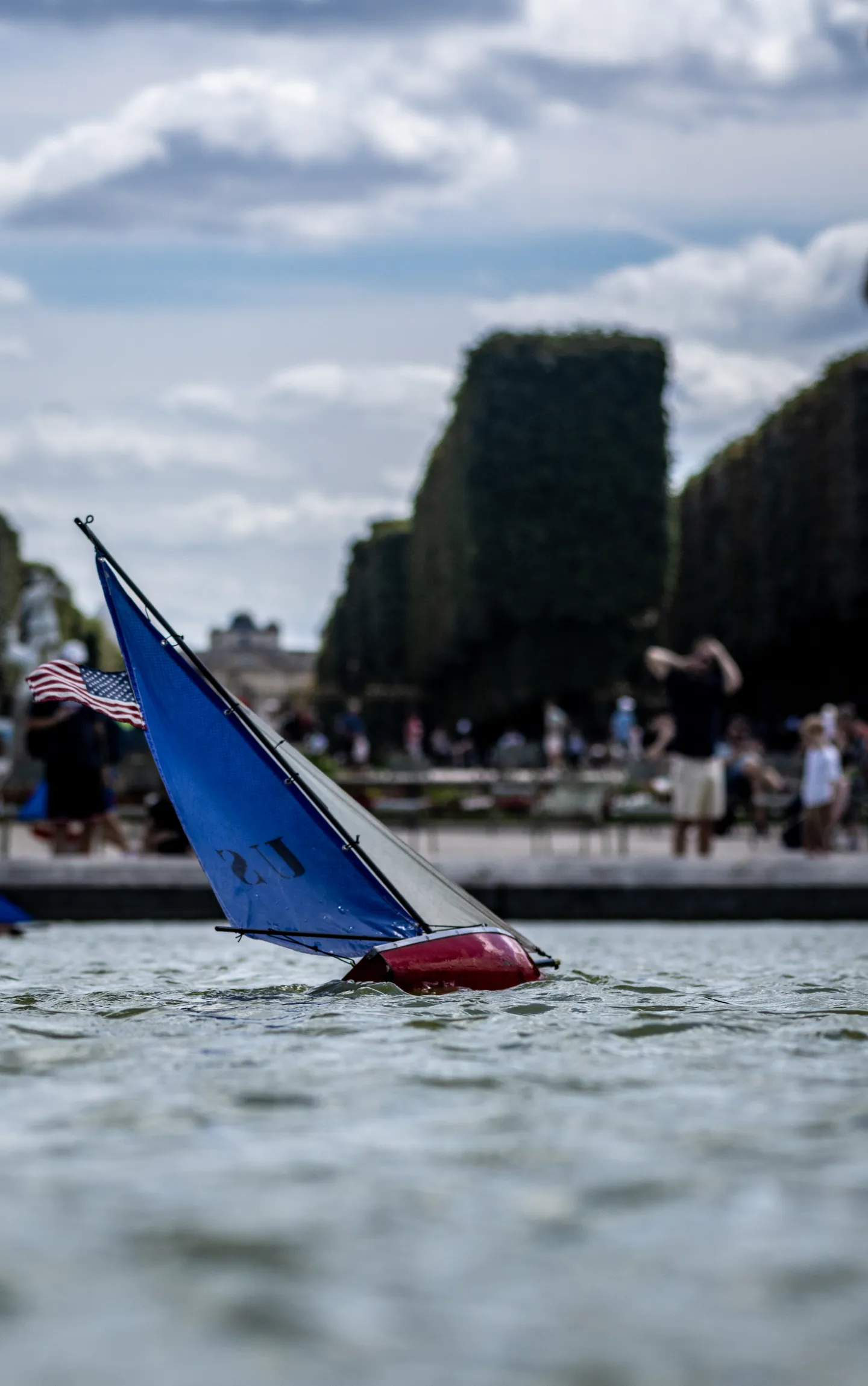 Heavy winds at Jardin Du Luxembourg basin for a small pond yacht.